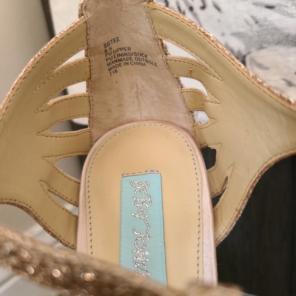 👠Betsey Johnson 👠 - Picture 6 of 9